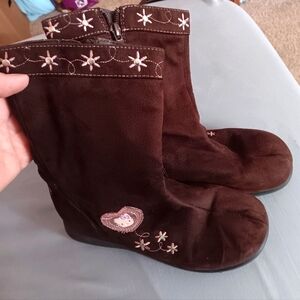 Girls size 2, Hello Kitty brown suede boots